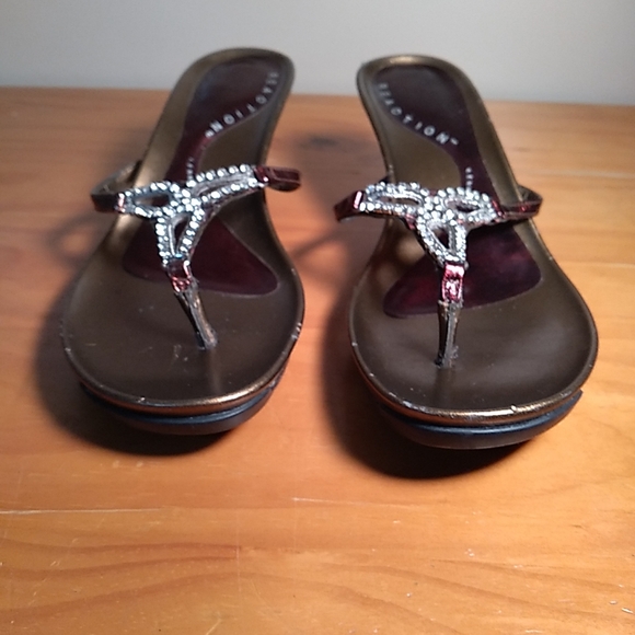 Kenneth Cole Reaction Womans Kitten Heel 2 " Bronze Rhinestone Sandals SZ 6 - Picture 2 of 9